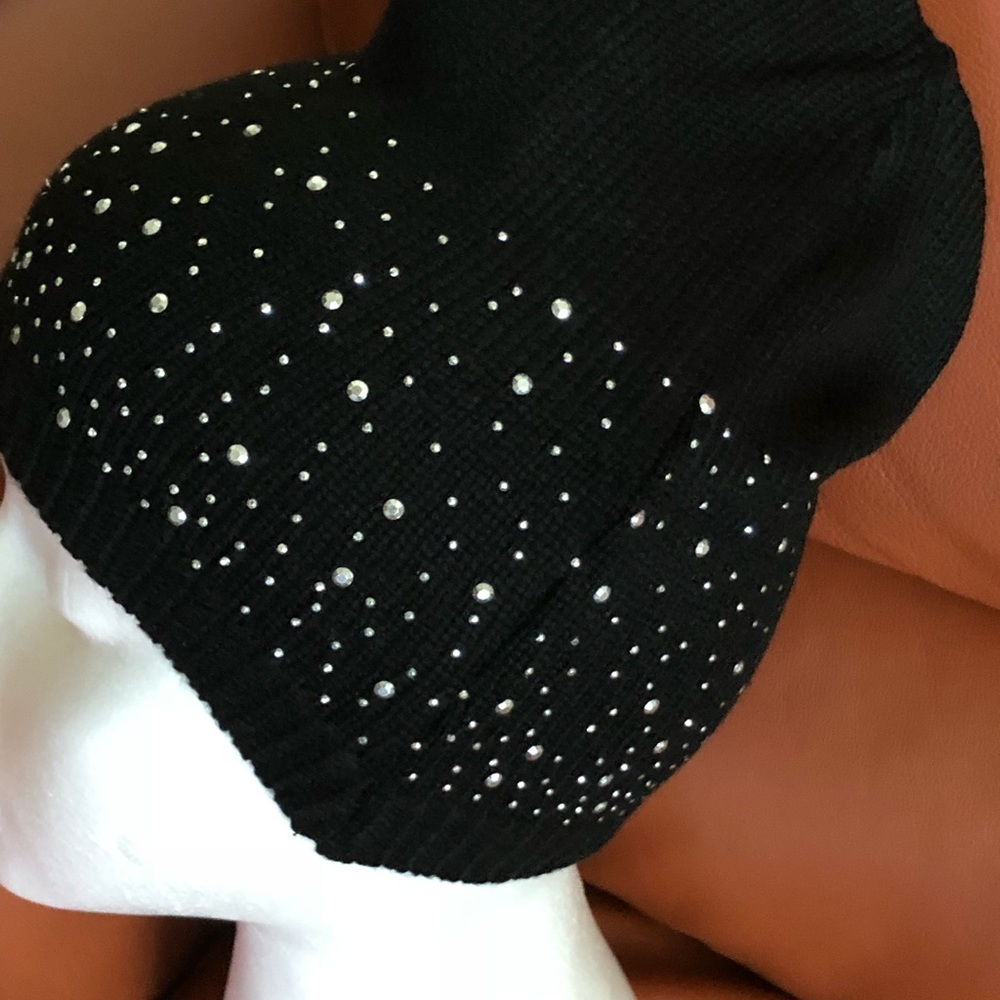 Beanie - Picture 3 of 4